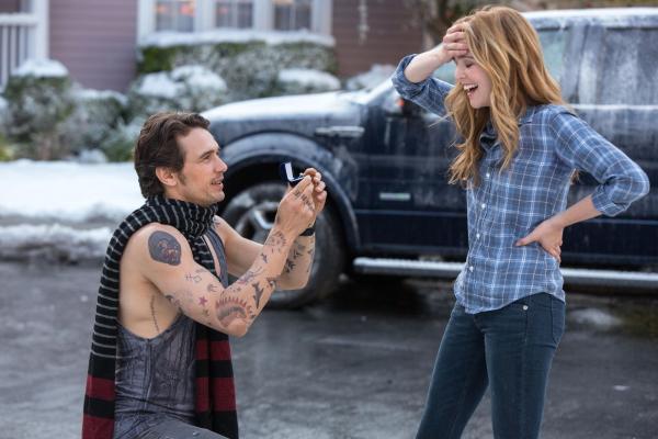 Bild 1 von 8: Als der rüpelhafte Milliardär Laird (James Franco, l.) seiner Tochter Stephanie (Zoey Deutch, r.) einen Heiratsantrag macht, platzt bei Ned der Kragen, denn für ihn steht fest, dass dieser Mann kein Schwiegersohn-Potenzial hat ...