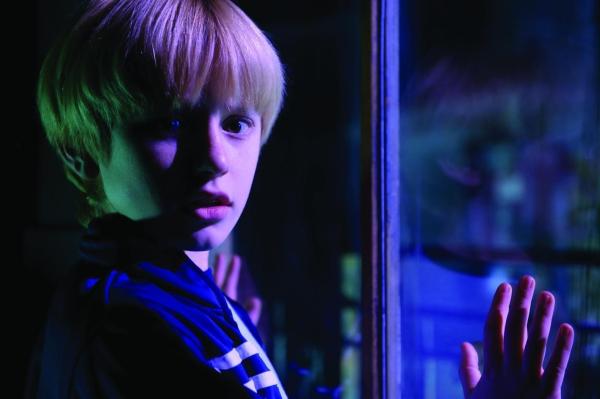 Bild 1 von 7: WÃ?Â¼nscht sich schon bald, die TÃ?Â¼r zu diesem unheilbringenden Loch nie geÃ?Â¶ffnet zu haben: Lucas (Nathan Gamble) ...