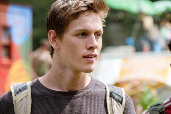 Bild 1 von 11: Liam (Harris Dickinson)