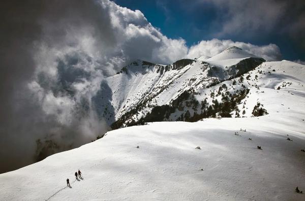 Bild 1 von 3: Forscher suchen im Inneren des Berges nach Klimaindikatoren wie Saharastaub, um die klimatischen Ereignisse der letzten 10.000 Jahre zu rekonstruieren und Einblicke in extreme Wetterereignisse der Vergangenheit zu gewinnen.