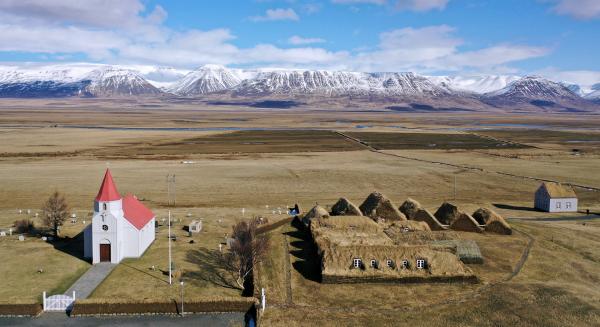 Bild 1 von 4: Traditionelle Torfhäuser im Museumsdorf Glaumbaer.
