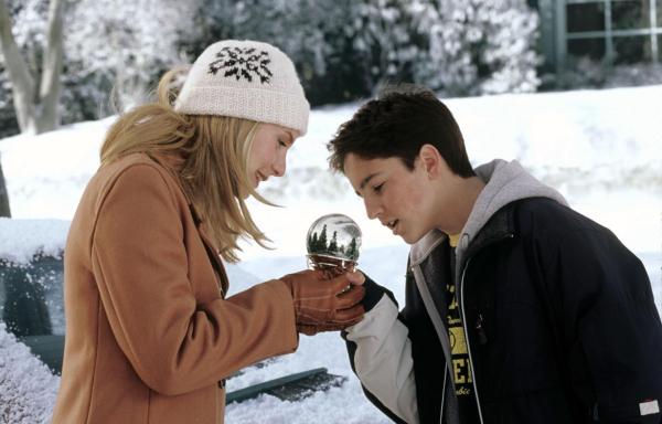 Bild 1 von 19: Erleben eine gewaltige Weihnachtsüberraschung: Carol (Elizabeth Mitchell, l.) und Charlie (Eric Lloyd, r.) ...