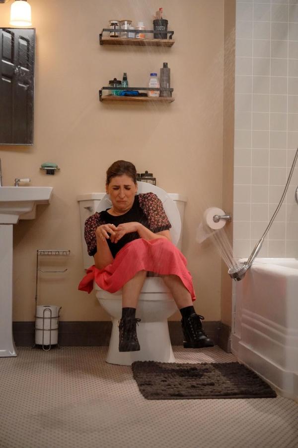 Bild 1 von 15: Kat (Mayim Bialik)