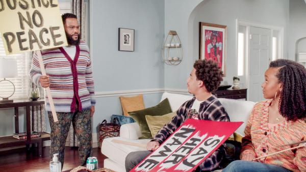 Bild 1 von 3: Im Bild (v.li.): Anthony Anderson (Andre 'Dre' Johnson), Marcus Scribner (Andre 'Junior' Johnson jr.), Katlyn Nichol (Olivia Lockhart).