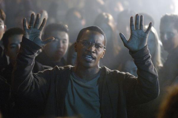 Bild 1 von 12: Nach und nach beginnt Max (Jamie Foxx) zu begreifen, was wirklich gespielt wird. Da zeigt Vincent sein wahres Gesicht: das eines eiskalten Profikillers ...