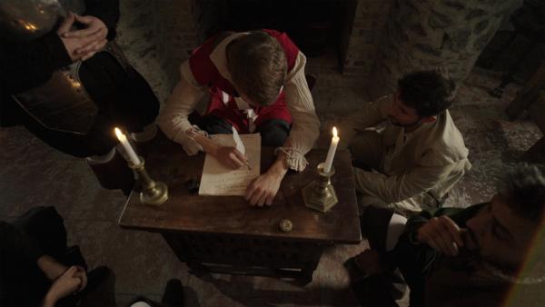 Bild 1 von 3: Verhängnisvolle Entscheidung: Nach heftigen Angriffen der Türken schreiben die Ordensritter in Sankt Elmo verzweifelt dem Großmeister Jean de la Valette, das Fort aufzugeben.