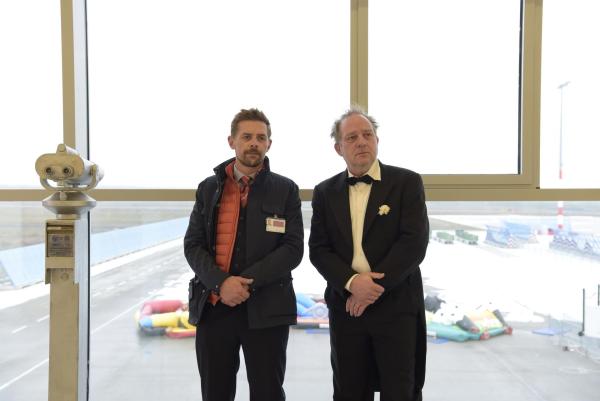 Bild 1 von 17: Jan Rothe (Klaas Heufer-Umlauf, l.); Udo Rothe (Uwe Preuss, r.)