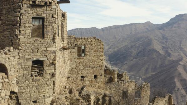 Bild 1 von 3: Die Stadt in Russland ist heute eine Geisterstadt, in welcher noch viele Hinweise auf Leben und einstiger Größe zu finden sind.