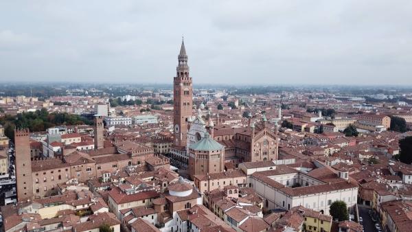 Bild 1 von 9: Cremona: schon zu Lebzeiten Stradivaris bedeutendes Zentrum des Geigenbaus.