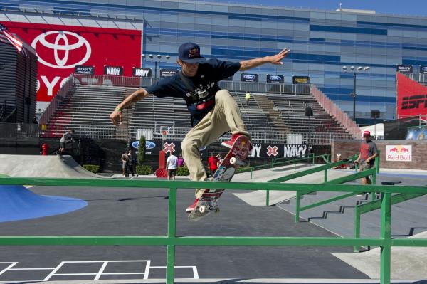 Bild 1 von 26: Die X-Games finden in diesem Jahr erstmalig auch außerhalb der USA statt. Beim weltweit größten Actionsport-Event finden Wettwerbe in den Kategorien Snowboard, Ski, Schneemobil, BMX, Skateboard, Rallyefahren, Mountainbike und Moto X statt.