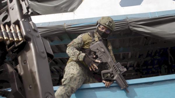 Bild 1 von 3: Marine und Polizei haben bei der Größe des Seegebietes nur wenig Chancen, die Kriminellen zu erwischen.