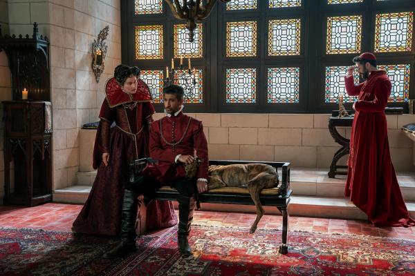 Bild 1 von 12: (v.l.n.r.) Antoinette Guise (Beth Goddard); François de Guise (Raza Jaffrey); Charles de Guise (Ray Panthaki)