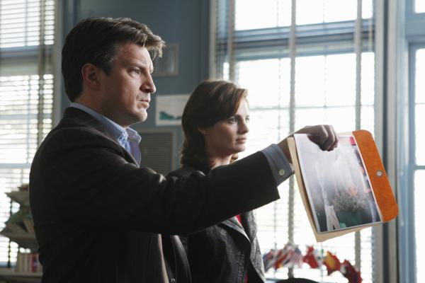 Bild 1 von 31: Castle (Nathan Fillion, l.) und Beckett (Stana Katic, r.) halten dem Lehrer David Ramsey einen erdrückenden Beweis dafür vor, dass er sie angelogen hat ...
