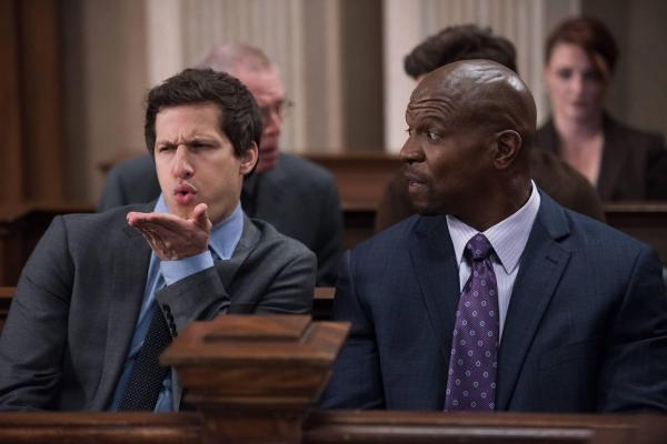 Bild 1 von 14: Jake Peralta (Andy Samberg, l.); Terry Jeffords (Terry Crews, r.)