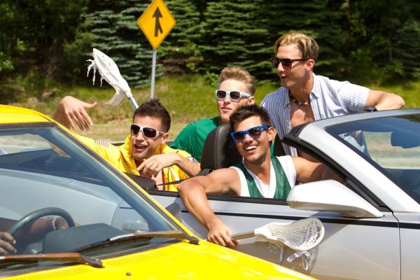 Bild 1 von 12: Andre McKenzie (Nadji Jeter) confront Frat Boy Andy (Taylor Lautner), Frat Boy Chris (Chris Titone), Frat Boy Jared (Jared Sandler) and Frat Boy Milo (Milo Ventimiglia) in Columbia Pictures' GROWN UPS 2.