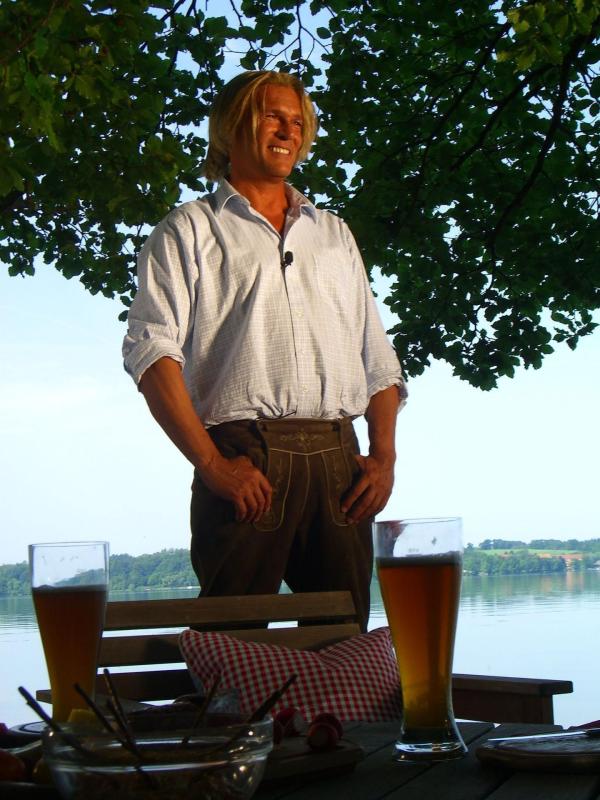 Bild 1 von 15: Das berühmteste Hansi-Hinterseer-Double der Welt: Christian Tramitz in \