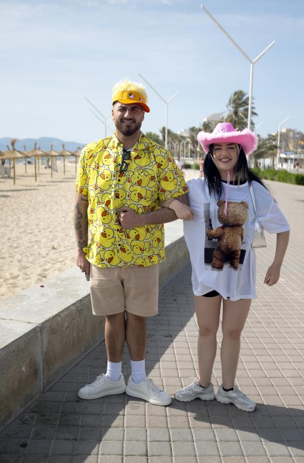 Bild 1 von 10: Irgendwie auch Deutschland: Auf Mallorca treffen sich Tahsim Durgun (l) und Entertainerin, Comedienne und Moderatorin Parshad Esmaeili.