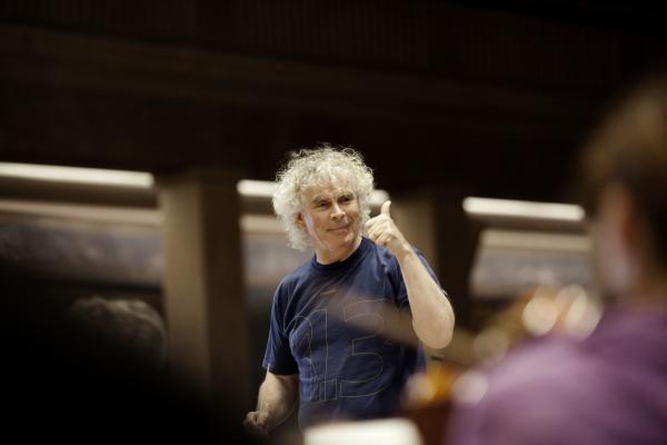 Bild 1 von 1: Dirigent Sir Simon Rattle.