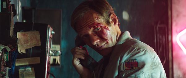 Bild 1 von 10: Nachdem Eliott (Paul Hamy) bei der eigentlich für seinen Bruder Paul bestimmten Weltrettungsmission gescheitert ist, macht er Jagd auf diesen. Dabei kommt ihm eine ungewöhnliche Fähigkeit zu Gute: Er kann die Gedanken anderer lesen und manipulieren.