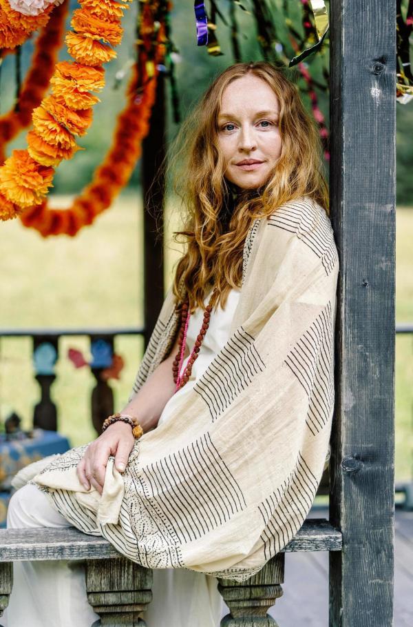 Bild 1 von 22: Im Bild: Barthls Tochter Johanna (Brigitte Hobmeier) lebt in einer Kommune.