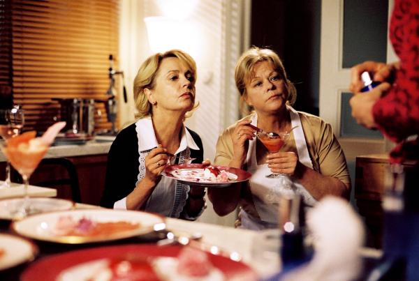 Bild 1 von 14: Im Bild: Gisela Schneeberger (Sophie Kurtz), Marianne Mendt (Stefanie Wörmann).