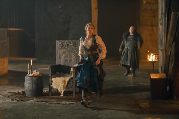 Bild 1 von 18: Im Bild: Nur knapp entkommt Erzsébet (Vivien Rujder) dem Salzmeister.