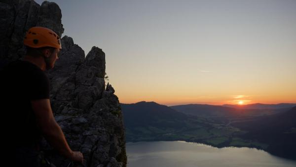 Bild 1 von 18: Im Bild: Ein früher Aufstieg auf die Drachenwand wird mit einem magischen Sonnenaufgang belohnt.