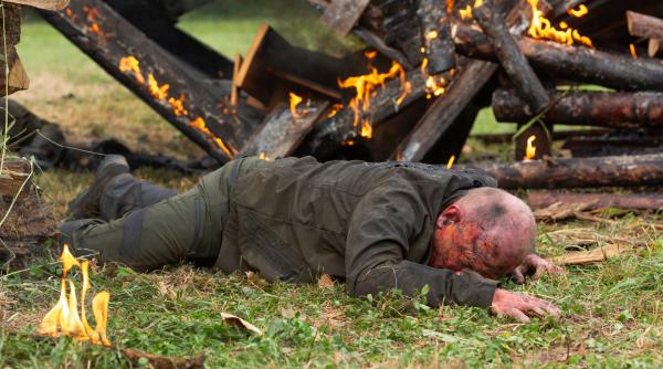 Bild 1 von 19: Der Apfelbrenner Franz Heindl (Edi Jäger) wird bei einem Brandanschlag schwer verletzt.