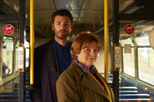 Bild 1 von 4: Joe Ashworth (David Leon, l.); Vera Stanhope (Brenda Blethyn, r.)