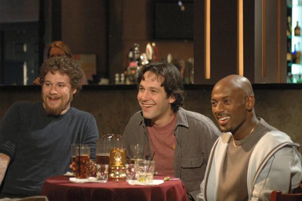 Bild 1 von 12: Geben ihr Bestes, um Andy zu helfen, seine Jungfräulichkeit zu verlieren - stehen diesem dabei jedoch nicht gerade mit nützlichen Tipps zur Seite: Cal (Seth Rogen, l.), David (Paul Rudd, M.) und Jay (Romany Malco, r.) ...