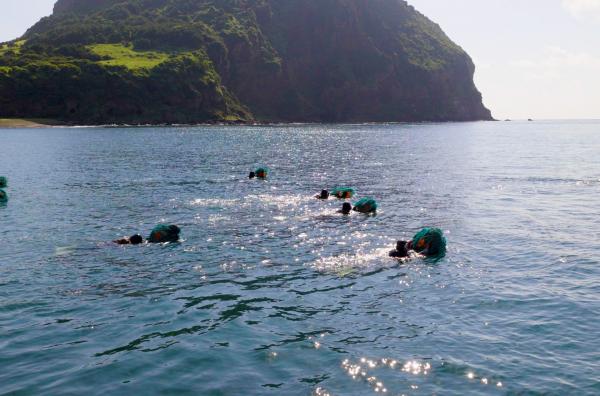 Bild 1 von 4: Die Arbeit der Haenyeo ? Taucherinnen auf der koreanischen Jeju-Insel ? ist gefährlich. Was sie trägt, ist ihre starke Gemeinschaft.