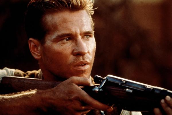 Bild 1 von 13: Menschenfressende Löwen machen dem britischen Ingenieur Charles Remington (Michael Douglas) das Leben zur Hölle ...