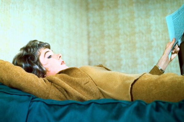 Bild 1 von 9: Als Sarah (Julie Andrews) von der geplanten Reise ihres Verlobten in die DDR erfährt, trifft sie eine gefährliche Entscheidung.