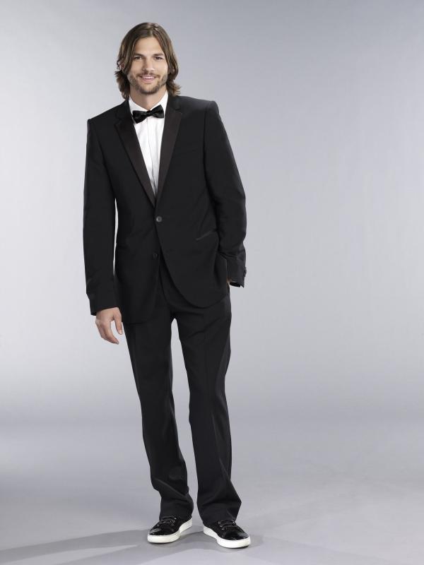 Bild 1 von 13: (9. Staffel) - Nach dem Tod von Charlie bringt Walden Schmidt (Ashton Kutcher) neuen Schwung ins Haus ...