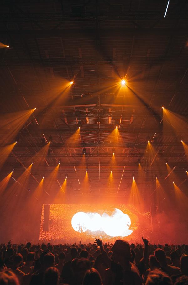 Bild 1 von 4: Auf der Time Warp 2022 haben unter anderem Dax J, Héctor Oaks und Reinier Zonneveld aufgelegt.