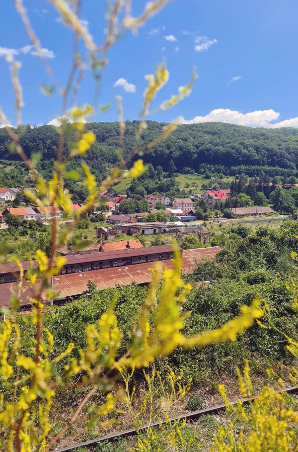 Bild 1 von 5: Das Dorf Anina (deutscher Name Steierdorf) ist die Endstation der Strecke. Als sie in den 1860er Jahren erbaut wurde, gehörte das Gebiet zum Österreichisch-Ungarischen Kaiserreich.