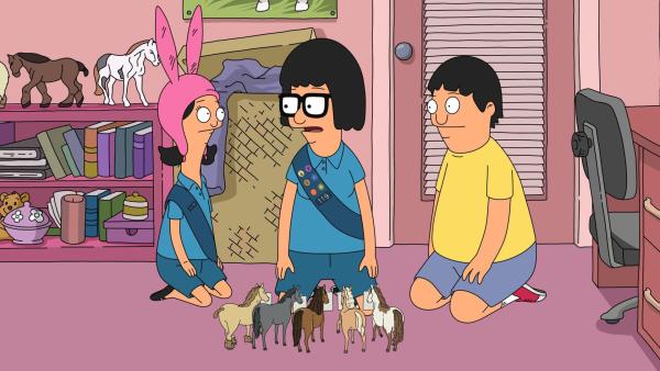 Bild 1 von 9: Tina (M.) will herausfinden, wer ihr geheimes Cookierezept verraten hat. Können Louise (l.) und Gene (r.) ihr bei den Undercover-Ermittlungen helfen?