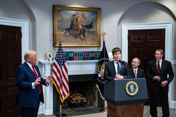 Bild 1 von 4: Trump und die Tech-Bosse: 500 Milliarden für Künstliche Intelligenz - Von links: Präsident Trump, Sam Altman, Masayoshi Son (Softbank), und Larry Ellison (Oracle) am 21.01.2025 bei der Ankündigung des Stargate Projekts.