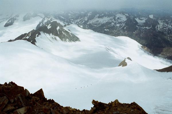 Bild 1 von 2: Blick vom Gipfel der Wildspitze auf den Taschachferner.