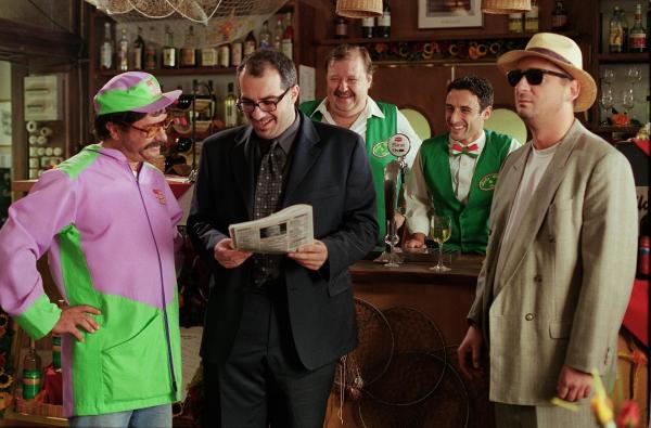 Bild 1 von 2: Im Bild (v.li.): Reinhard Nowak (Burli), Michael Niavarani (Mario), Götz Kauffmann (Franz), Gunther Gillian (Ötschi), Andreas Vitásek (Toni).