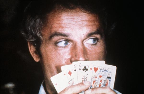 Bild 1 von 10: Johnny (Terence Hill) verfügt über ein fotografisches Gedächtnis, was ihm beim Glücksspiel sehr zu Gute kommt ...