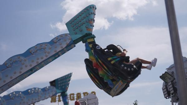 Bild 1 von 2: In Columbus, Ohio, brach im Juli 2017 der Arm eines Fahrgeschäfts namens FireBall plötzlich mitten in der Luft ab. Hierbei wurde eine Person getötet und sieben weitere verletzt.