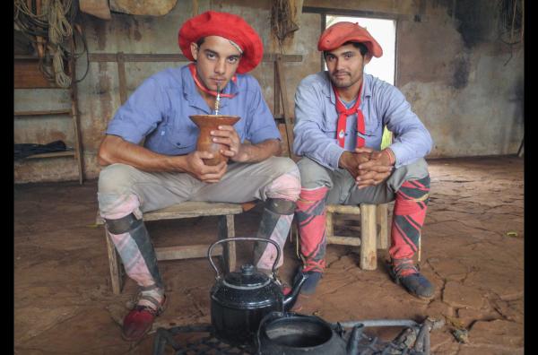 Bild 1 von 7: Ein typisches Frühstück auf der Estancia Santa Cecilia in der Provinz Misiones im Norden Argentiniens: Mate-Tee