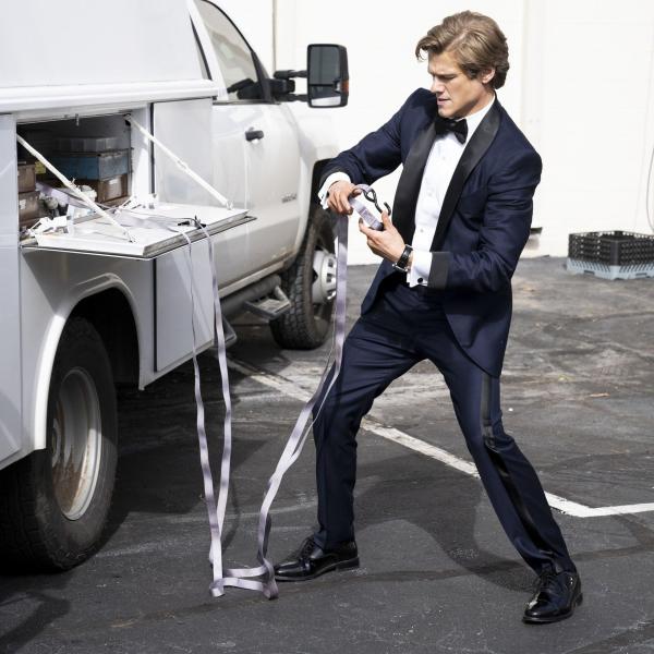 Bild 1 von 12: Angus MacGyver (Lucas Till)
