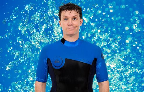 Bild 1 von 17: Benedikt Weber ist zurück im Disney Channel und stellt sich ab Frühjahr in DIE BENI CHALLENGE scheinbar unmöglichen Herausforderungen: Kann ein Mensch 100 Meter weit mit nackten Füßen übers Wasser laufen? Oder unter Wasser eine Bratwurst grillen? Natürlich nicht!... Oder etwa doch? Benedikt findet es raus, egal wie und egal womit, denn \