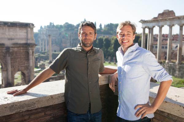 Bild 1 von 11: Checker Tobi (rechts) und Fabio vor dem Forum Romanum in Rom.