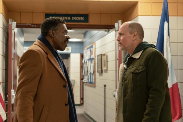 Bild 1 von 8: Phil Perretti (Ernie Hudson, l.); Marcus (Woody Harrelson, r.)
