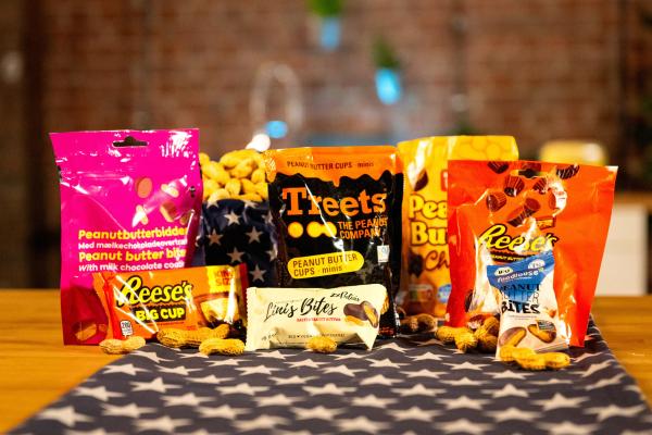 Bild 1 von 10: Knackige Schokolade mit Erdnussfüllung: Reeses Peanut Butter Cups gehören zu den beliebtesten US-Süßigkeiten.