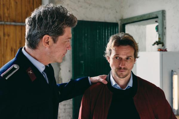 Bild 1 von 10: Mirko Renic (Sebastian Deyle, l.); Felix Groneberg (Christopher Kohn, r.)