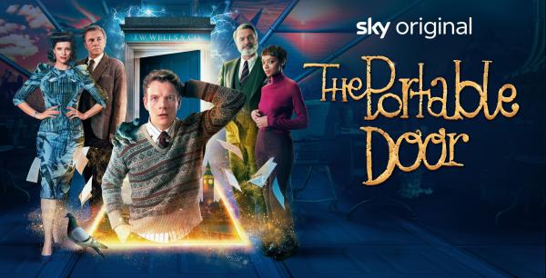 Bild 1 von 1: Multi-Golden Globe nominee Sam Neill (Peter Rabbit, Jurassic Park) joins two-time Academy Award winner Christoph Waltz (Django Unchained, No Time to Die) and Patrick Gibson (The OA, Tolkien) to star in the new fantasy-adventure-comedy feature The Portable Door, a Sky Original - adapted from Tom Holt?s popular 7-book fantasy series.In The Portable Door, a Sky Original Paul Carpenter (Gibson) and Sophie Pettingel (Wilde) are the lowly, put-upon interns who begin working at the mysterious London firm J.W. Wells & Co. and become steadily aware that their employers are anything but conventional. Charismatic villains Humphrey Wells (Waltz), the CEO of the company, and middle manager Dennis Tanner (Neill) are disrupting the world of magic by bringing modern corporate strategy to ancient magical practices, and Paul and Sophie discover the true agenda of the vast corporation where they work.